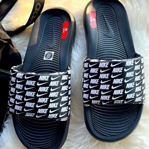 Nike Victory Slides in Logo Print